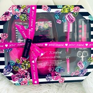 (SOLD)Betsey Johnson Deluxe Pedi Set